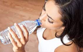 Viel Wasser Trinken Macht Schlank Und Hilft Beim Abnehmen Ernahrungslugen