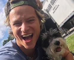 Jj is a surfer and best friends with john b. Rudy Pankow 15 Facts About The Outer Banks Star You Need To Know Popbuzz