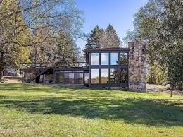 One of Knoxville's most well-preserved mid-century modern houses is