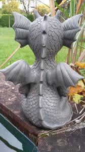 Drache Yoga Meditiert Figur Gargoyle Amazon De Garten In 2020 Drachen Meditieren Yoga