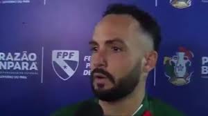 Jogador pede desculpas para esposa em entrevista pós-jogo (Imagens: TV  Cultura)