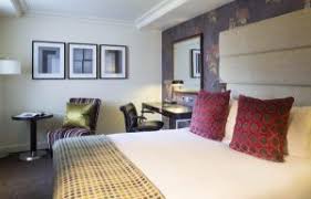 I bagni londra annoverano una lunga storia pluridecennale, fino agli anni 80' erano asserviti al nostro hotel londra, dopo la trasformazione dello stesso in residenza privata divennero bagni privati convenzionati con i vicini hotels e residence e naturalmente con numerose e fedeli famiglie che tornano a trovarci tutti gli anni. Hotel Economici Londra