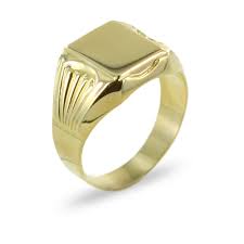 Al mio fidanzato piacerebbe ricevere l'anello per il mignolo ma non ho assolutamente idea di come prenderglielo, non ne ho mai visti addosso a uomini l'anello al mignolo così come al pollice è molto ma molto bello. Anello Da Uomo Da Mignolo Con Scudo In Oro Giallo Gioielloro It La Tua Gio