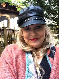 Dee Jane's Instagram, Twitter & Facebook