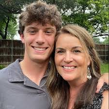 Melissa Griffith's Instagram, Twitter & Facebook