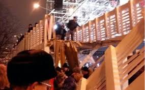 V Seti Poyavilos Video Obrusheniya Mosta S Lyudmi V Parke Gorkogo Obshestvo Rbk