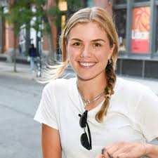 Martina Oliveira nua exibindo seus peitos lindo