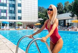 As of 2021, andreea balan is possibly single. LasÄƒ MÄƒ Papa La Mare In Dubai Fotografii Senzuale Cu Andreea BÄƒlan Hashtag News