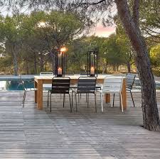 Table De Jardin Design En Teck Avec Chaise En Metal Pour L Exterieur Table De Jardin Table De Jardin Bois Table Jardin Teck