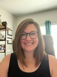 Lisa Lail's Instagram, Twitter & Facebook