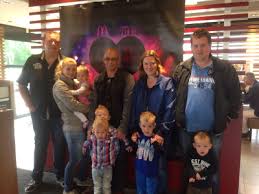 De vlammenzee was tot in de wijde omtrek te zien. Vaderdag Bij Mcdonald S Stadskanaal Rtv1