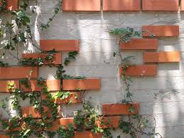Ein haus aus den 60er jahren erhält eine wärmedämmung an der außenfassade, außerdem wird es mit schönen klinkerriemchen verblendet. Gartenmauer Verklinkern So Verschonern Sie Ihre Mauer