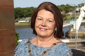 Patricia Logue's Instagram, Twitter & Facebook