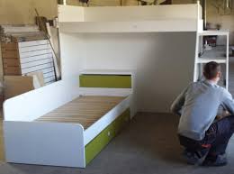 Kietas baldas - ipusejus darbu savaitei... dviaukste vaiku kambario lova,  dar tik griauciai:)) bus... dviaukste vaiku kambario lova su patalynes  deze, led apsvietimu, laiptukais i antra auksta, kuriuose bus sumontuoti  stalciai. taip