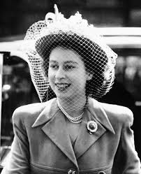 Along with her younger sister, margaret, elizabeth was educated at home by private tutors. Photos Of A Young Queen Elizabeth Before She Became Queen