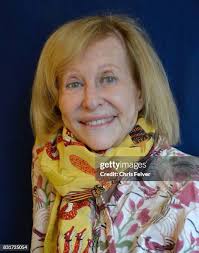 12,063点のBarbara Roseの写真と高解像度写真