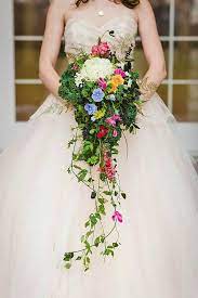 Seit über 20 jahren online. Multi Colored Cascading Bridal Bouquet Cascading Wedding Bouquets Cascading Bridal Bouquets Rabbit Wedding