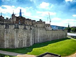 Im laufe der zeit diente er als waffenkammer, ein britisches kriegsschiff. Tower Of London Londonausflug De