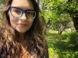 Danielle Crull is wearing a beautiful colourful frame by Menizzi Eyewear