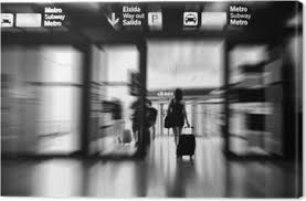 Natürlich können sie ihr leinwandbild einfach so an die wand hängen. Leinwandbild Flughafen Gate Und Gepack Zeichen In Englisch Und Spanisch Pixers Wir Leben Um Zu Verandern