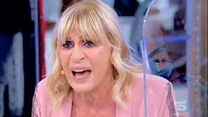 La dama del trono over, chiusa la storia con maurizio guerci, sta conoscendo altri due cavalieri che si chiamano, a loro volta, maurizio, un nome che, secondo tina cipollari, farebbe parte del suo destino. Uomini E Donne Gemma Galgani Fatta Fuori Terremoto Al Trono Over Solonotizie24