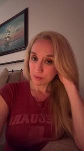 Rebecca Riggan's Instagram, Twitter & Facebook