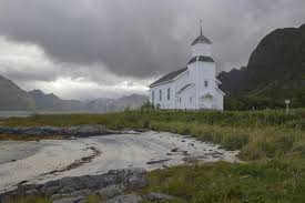 Wir sind mit dem wohnmobil durch norwegen unterwegs und erreichen die lofoten. Gimsoy Kirche Auf Lofoten Inseln In Norwegen Stockbild Bild Von Europa Nordisch 105236585