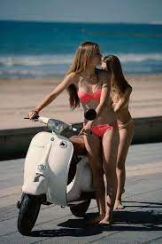 pin by bennie van der merwe on 女性時尚 in 2020 vespa girl scooter girl vespa