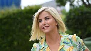 Sie studierte in regensburg lehramt und unterrichtet inzwischen an einer realschule. Beatrice Egli Sturz Schock Bei Florian Silbereisen Das War Richtig Knapp News De