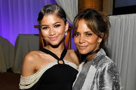 Van hunt and halle berry arrive at the 2021 oscars. Halle Berry Praised Zendaya For Her Accomplishments