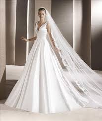 Siegburg Adornia Brautmoden La Sposa Vestidos De Novia Exklusive Spanische Brautmode Mit Bezauberndem Design Siegburg Brau Brautmode Kleider Hochzeit Braut