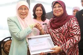 The government has pledged to chip in rm50 per month or rm600 per year for housewives' epf. Wan Azizah Housewives Will Get 2 Per Cent Epf From Husband Rm50 From Govt News Rojak Daily