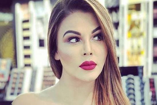 Bollywood actress Rakhi Sawant rushed to hospital as stunt goes wrong | Dunya News