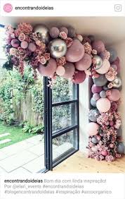Balloons And Flowers Seem To Be An Ideal Combination For All Decoracio Only The Christmas Decoration Wedding Decorations Balloon Decorations Wedding