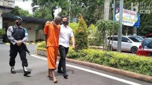 Motifnya karena tersangka memiliki utang akibat kecanduan judi daring, kasat reskrim polres metro jakarta pusat akbp teuku arsya kepada pers di jakarta, a Kumpulan Berita Psk Online Wanita Berlumpur Kabur Mau Dijual Di Bali Jadi Psk Online Badan Penuh Luka Luka