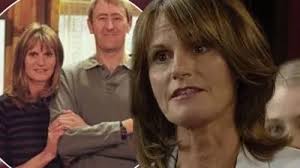 18 hilarious ways EastEnders producers have tried to hide Kellie Bright and  Natalie Cassidy's baby bumps