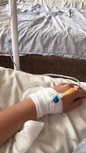 Snapchat)‏ هو تطبيق تواصل اجتماعي لتسجيل وبث ومشاركة الرسائل المصورة وضعها إيفان شبيغل وبوبي ميرفي، ثم طلبة جامعة ستانفورد. ÙŠØ¯ ÙÙŠÙ‡Ø§ Ù…ØºØ°ÙŠ Ø³Ù†Ø§Ø¨