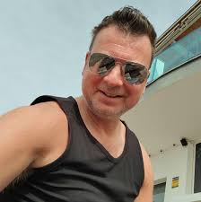 ❤️I am 57 years old and from Canada. I am a widower. I am ready to travel  to any country. ❤️