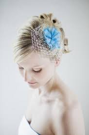 Oder du bist auf eine hochzeit eingeladen und suchst nun ein passendes abendkleid? Die 27 Besten Ideen Zu Fascinator Headpiece Brautkleid Braut Hochzeit