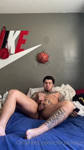 Nappy headed straight jerks off and shows his feet - ThisVid.com