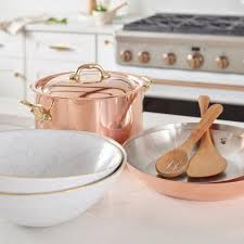 Timeless traditional design, vintage inspired combining old style with modern technology. E8ksk3nbloxrbm