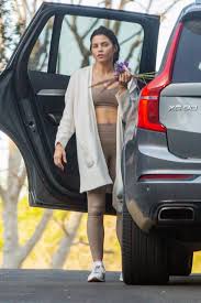 Born december 3, 1980) is an american actress and dancer.she started her career as a backup dancer for janet jackson, and later worked with artists including christina aguilera, p!nk, and missy elliott. Jenna Dewan Flashes Her Abs In A Workout Top And Leggings As She Arrives Home After