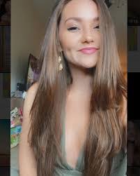 Amanda Daggett's Instagram, Twitter & Facebook