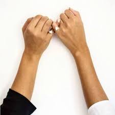 What It Means If You See A Woman Wearing A Wedding Ring On Her Pinky Pinky Ring Pinky Rings For Women Pinky