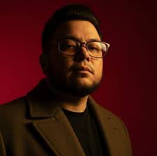 Chinese Photographer Yajun Hu Captures Stunning Street Photos Of Everyday  Life~!!!!  https://121clicks.com/inspirations/china-street-photography-of-everyday-life-yajun-hu/  In the bustling streets of China, amidst the chaos and clamor of everyday  life ...