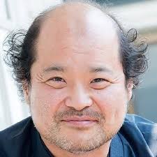 以前很常見的風景，不過這種賣蔥油餅雙胞胎和芝麻球的小攤好像越來越少了