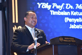 Ketua pengarah pendidikan tinggi, datin ir dr siti hamisah tapsir, berkata ia akan dinilai sebagai salah satu petunjuk prestasi utama (kpi) yang perlu dicapai ua, oleh kementerian pendidikan tinggi (kpt). Mohe Majlis Sekalung Budi Timbalan Ketua Pengarah Pendidikan Tinggi Penyelidikan Dan Antarabangsa Jpt