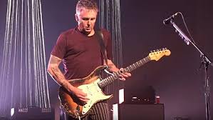 Последние твиты от red hot chilipeppers (@chilipeppers). Un Supergruppo Con Membri Di Guns Roses Pearl Jam Foo Fighters Red Hot Chili Peppers E Altri Notizie Sentireascoltare