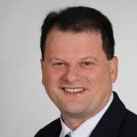 100+ perfiles de «Hilfinger»