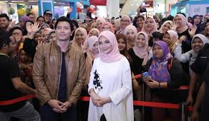 Pilot dan warda membuka semula lembaran kisah dua tahun lalu. Suri Hati Mr Pilot Raya